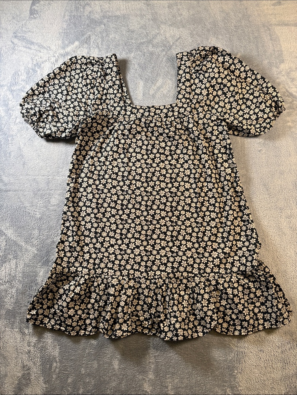 Billabong Black Floral Puff Sleeve Dress with White Daisies #3157
